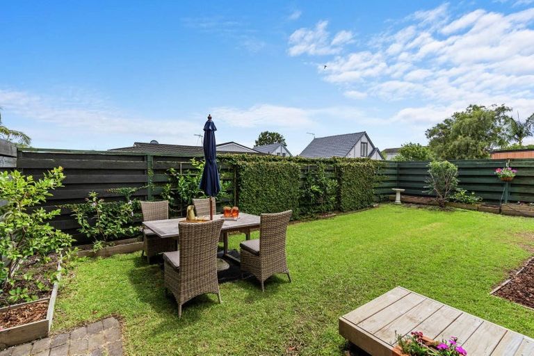 Photo of property in 1/9 Bungalore Place, Half Moon Bay, Auckland, 2012