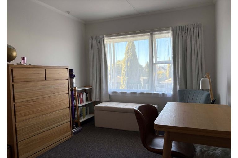 Photo of property in 2 Te Awe Awe Court, Hokowhitu, Palmerston North, 4410