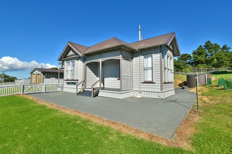 Photo of property in 21 Shine Road, South Head, Helensville, 0874