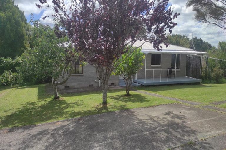 Photo of property in 26 Millbrook Road, Henderson, Auckland, 0612