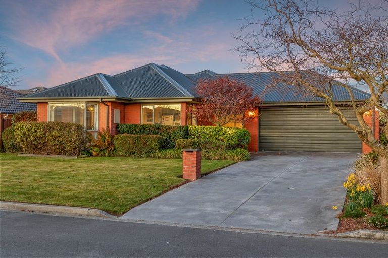 Photo of property in 4 Gwen Place, Redwood, Christchurch, 8051