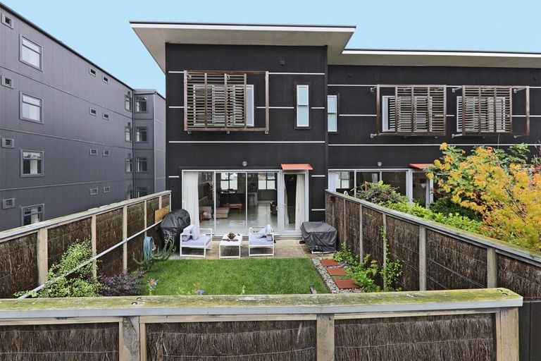 Photo of property in The Terraces, 37/9 Humber Street, Pandora, Napier, 4110