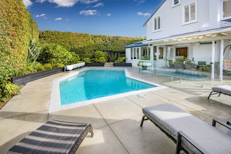 Photo of property in 1/11a Hauraki Road, Hauraki, Auckland, 0622