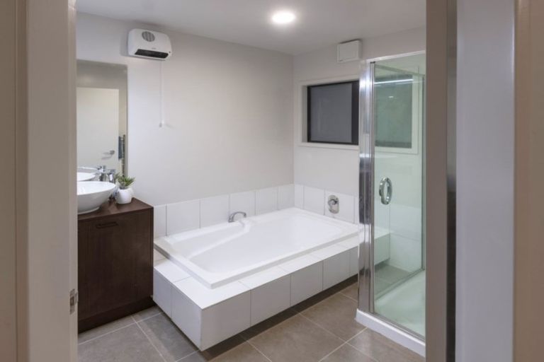 Photo of property in 149 Kelburn Parade, Kelburn, Wellington, 6012