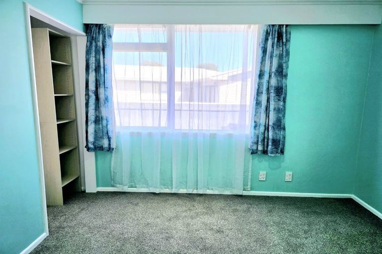 Photo of property in 5 Holyoake Crescent, Avalon, Lower Hutt, 5011