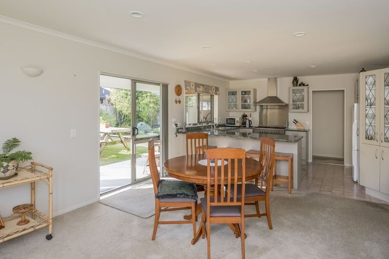 Photo of property in 23 Leanne Way, Waikanae Beach, Waikanae, 5036