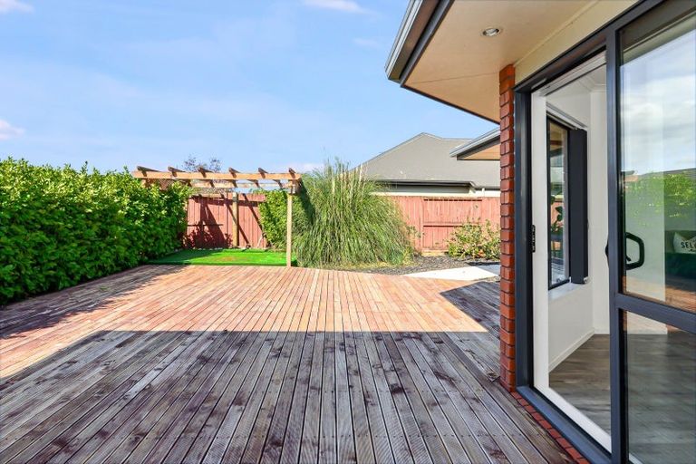 Photo of property in 22 Whitford Place, Rototuna North, Hamilton, 3210