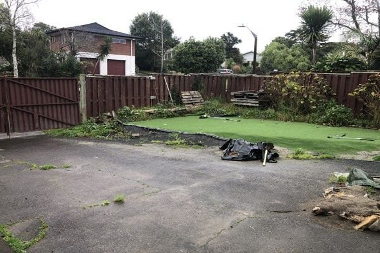 Photo of property in 1 Taioma Crescent, Te Atatu Peninsula, Auckland, 0610