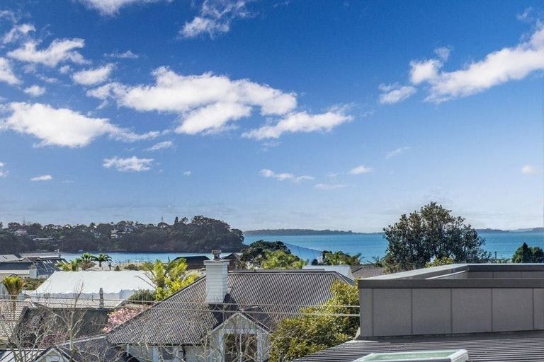 Photo of property in 16d Saltburn Road, Milford, Auckland, 0620