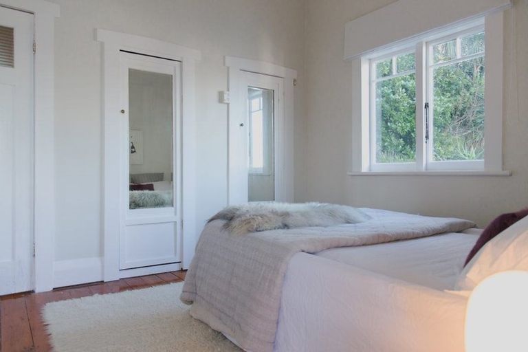 Photo of property in 112 Queen Street, Northcote Point, Auckland, 0627