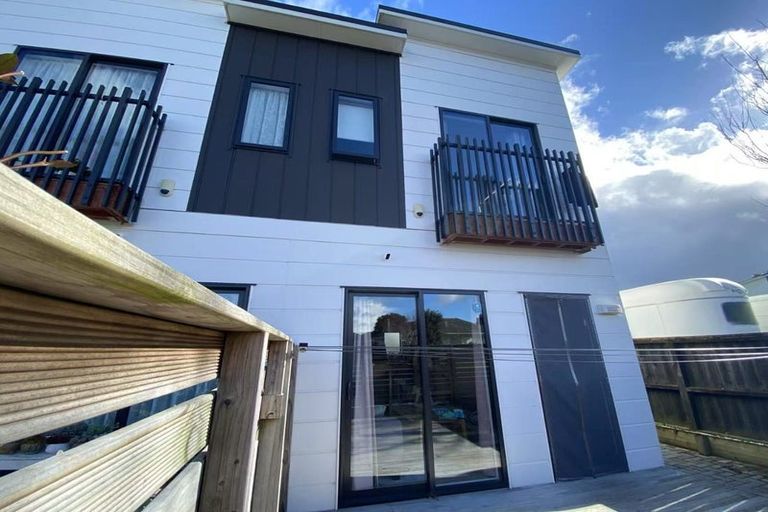 Photo of property in 4a Roby Street, Te Atatu Peninsula, Auckland, 0610