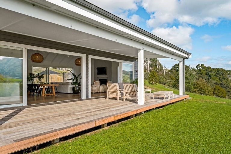 Photo of property in 48 Upper Whangateau Road, Big Omaha, 0985