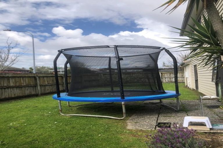 Photo of property in 96 Mcleod Road, Te Atatu South, Auckland, 0610