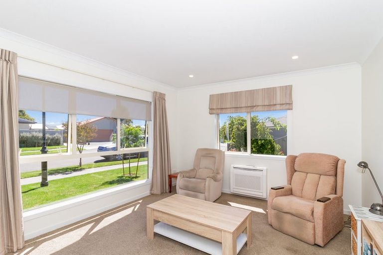 Photo of property in 12 Rotoiti Way, Poraiti, Napier, 4112