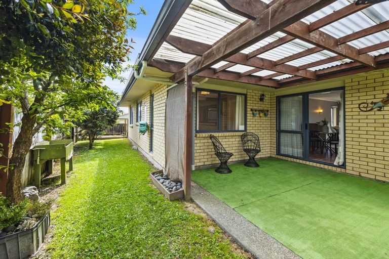 Photo of property in 19 Reybert Place, Massey, Auckland, 0614