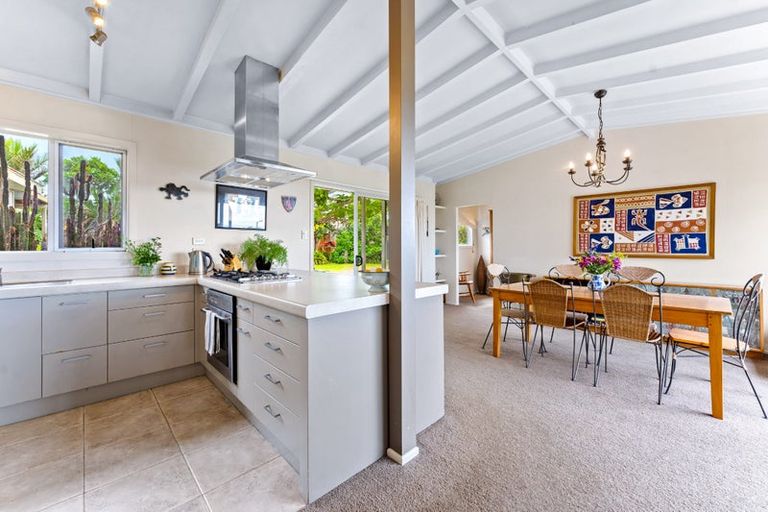 Photo of property in 6 Sea View Road, Leigh, 0985