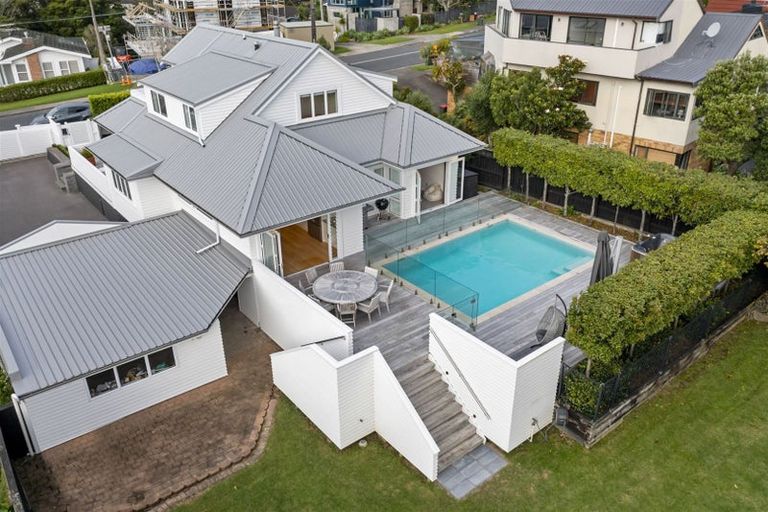 Photo of property in 136 Mellons Bay Road, Mellons Bay, Auckland, 2014