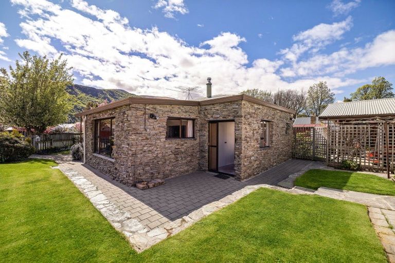 Photo of property in 33 Wiltshire Street, Arrowtown, 9302