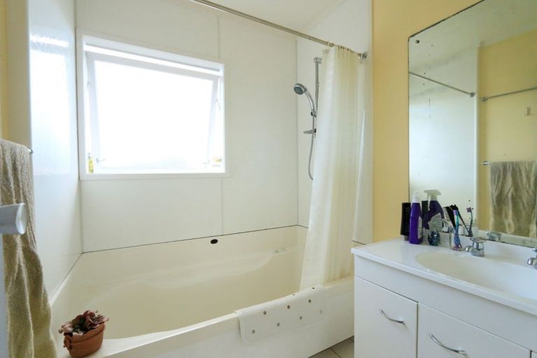 Photo of property in 20 Wycherley Drive, Bucklands Beach, Auckland, 2014