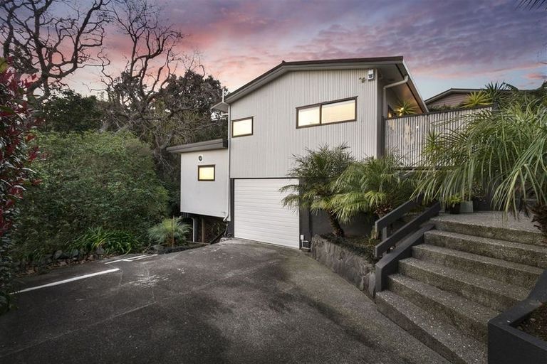Photo of property in 2/17 Telephone Road, Birkenhead, Auckland, 0626