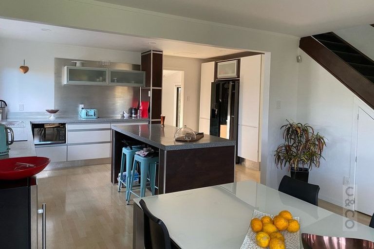 Photo of property in 206 Waitakere Road, Waitakere, Henderson, 0782