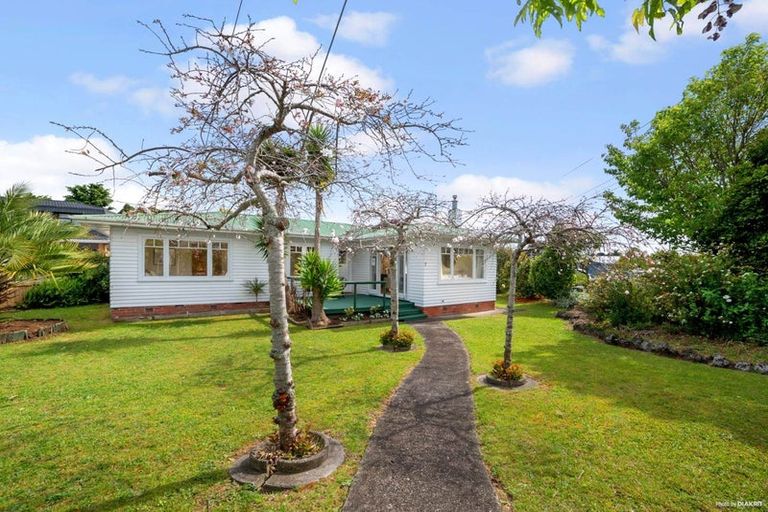 Photo of property in 7 Gloria Avenue, Te Atatu Peninsula, Auckland, 0610