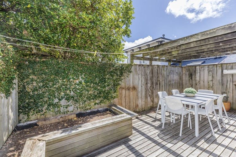 Photo of property in 70f Majoribanks Street, Mount Victoria, Wellington, 6011
