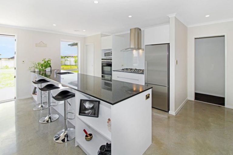 Photo of property in 1 Ongarui Close, Whalers Gate, New Plymouth, 4310