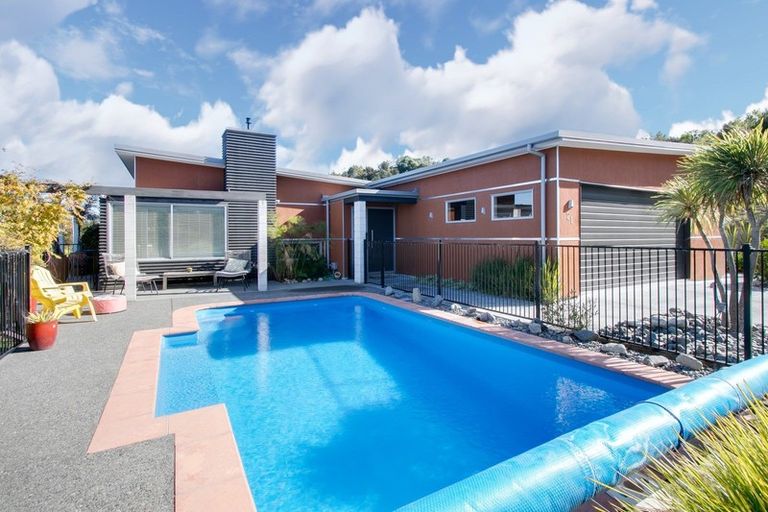 Photo of property in 21 Heipipi Drive, Eskdale, Napier, 4182