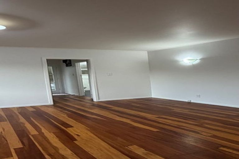 Photo of property in 147 Ruskin Road, Newlands, Wellington, 6037