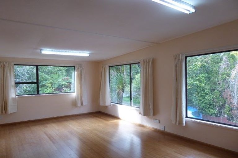 Photo of property in 48 Blue Mountains Road, Pinehaven, Upper Hutt, 5019