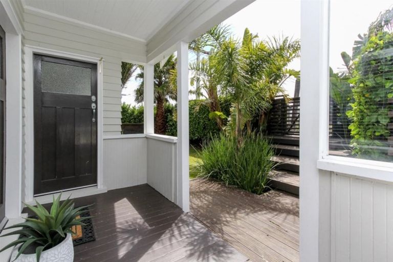 Photo of property in 30 Nobs Line, Strandon, New Plymouth, 4312