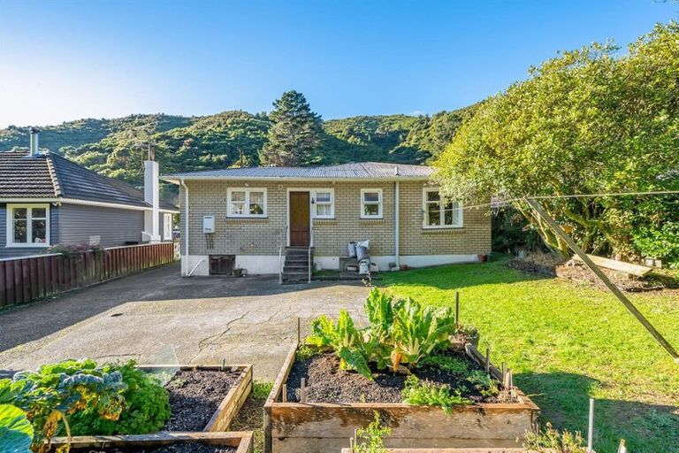 Photo of property in 44 Sunny Grove, Wainuiomata, Lower Hutt, 5014