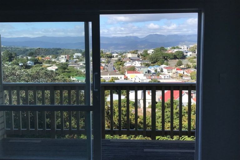 Photo of property in 25 Sugarloaf Road, Brooklyn, Wellington, 6021