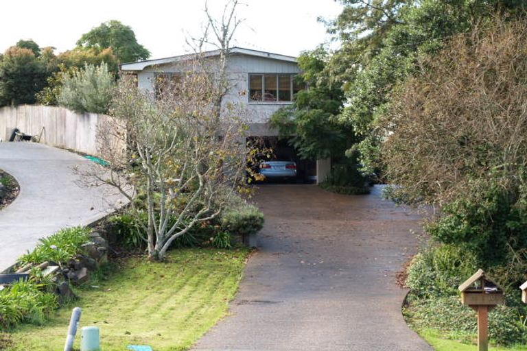 Photo of property in 10 Kerry Dell, Cockle Bay, Auckland, 2014