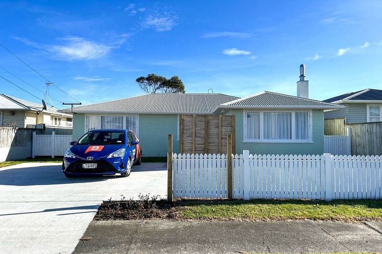 Photo of property in 5 Raupo Street, Castlecliff, Whanganui, 4501