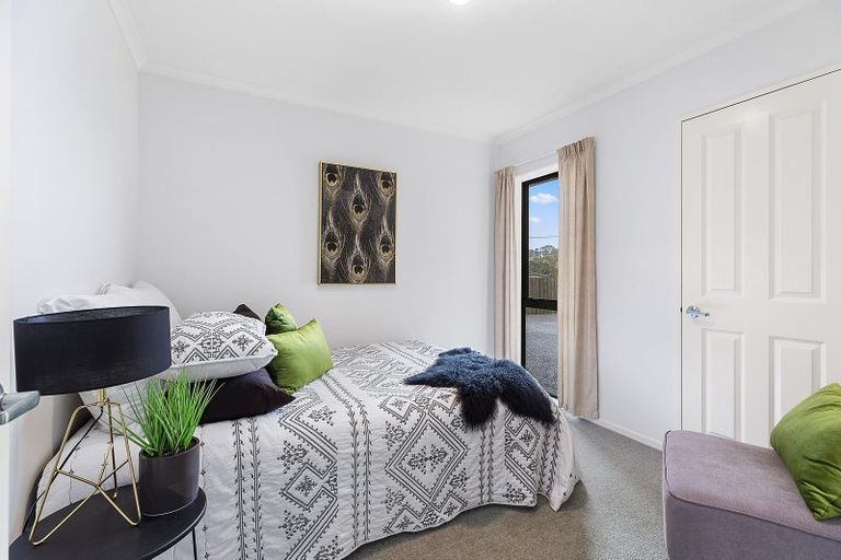 Photo of property in 52 Miles Crescent, Newlands, Wellington, 6037