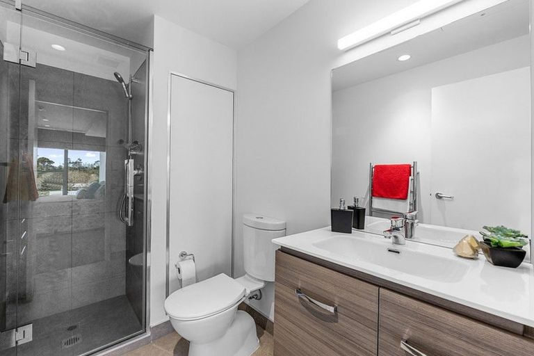 Photo of property in 1e/30 Westward Ho, Glen Eden, Auckland, 0602