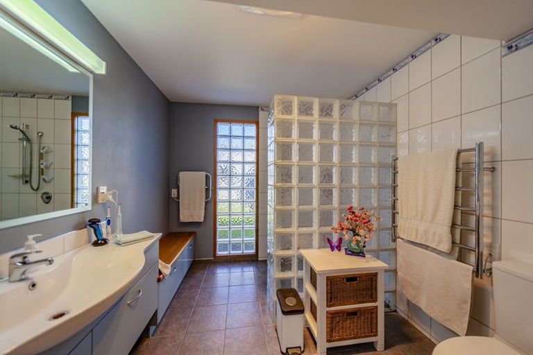 Photo of property in 2449 State Highway 2, Waipukurau, 4281