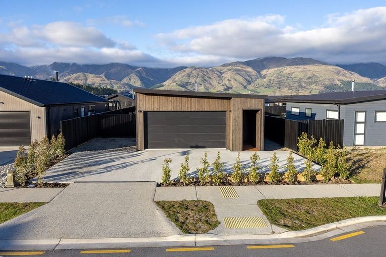 Photo of property in 21 Dunn Street, Lake Hawea, 9382