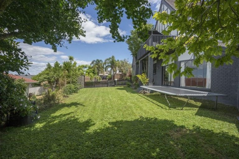 Photo of property in 131 Chelsea View Drive, Chatswood, Auckland, 0626