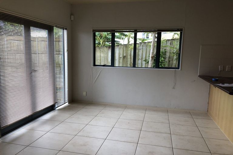 Photo of property in 1/5 Carole Crescent, Pakuranga, Auckland, 2010
