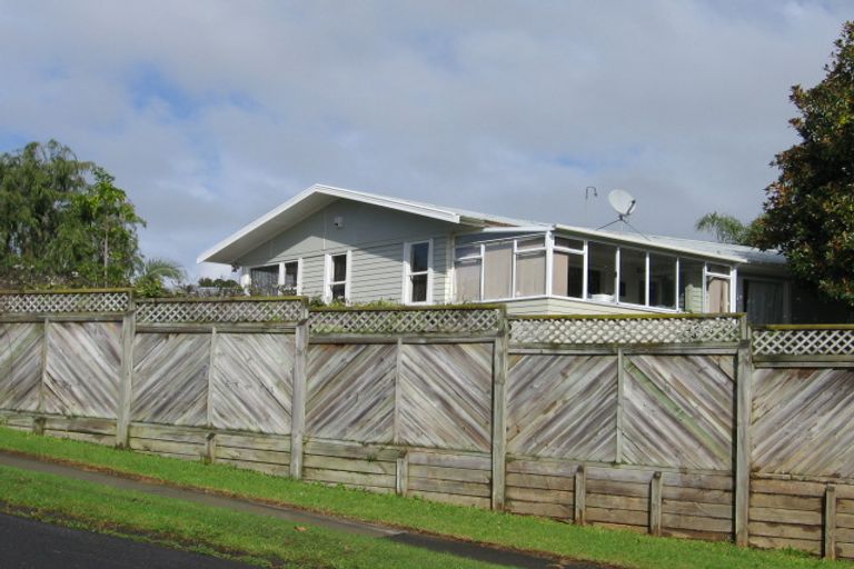 Photo of property in 18 Robbies Road, Shelly Park, Auckland, 2014