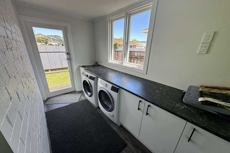 Photo of property in 39 Ararino Street, Trentham, Upper Hutt, 5018