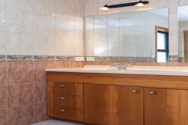 Photo of property in 12 Taunton Green, Papanui, Christchurch, 8052