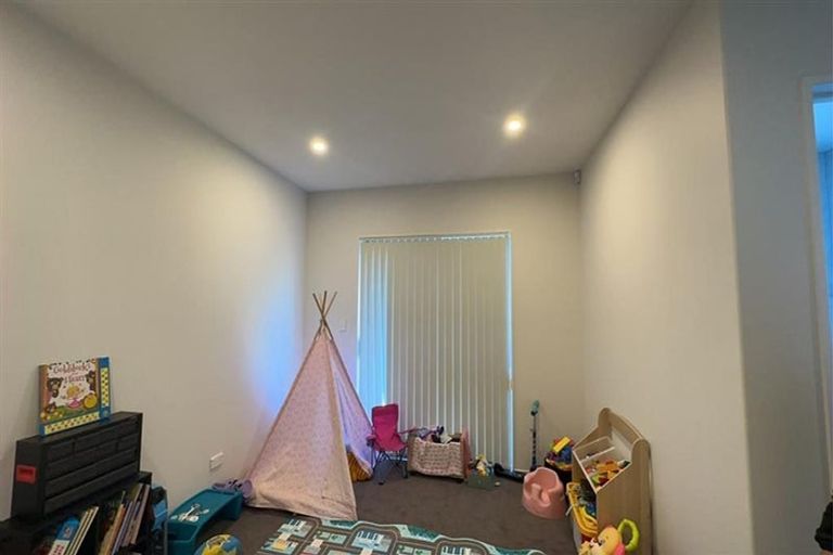 Photo of property in 84 Taikura Avenue, Red Beach, 0932