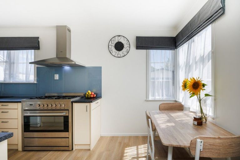 Photo of property in 42 Clyde Crescent, Roslyn, Palmerston North, 4414