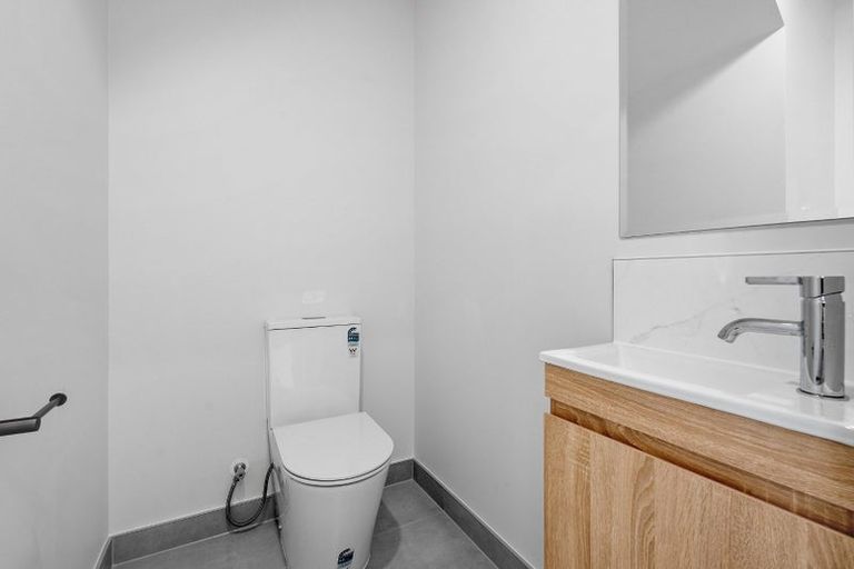 Photo of property in 9/20 Seabrook Avenue, New Lynn, Auckland, 0600