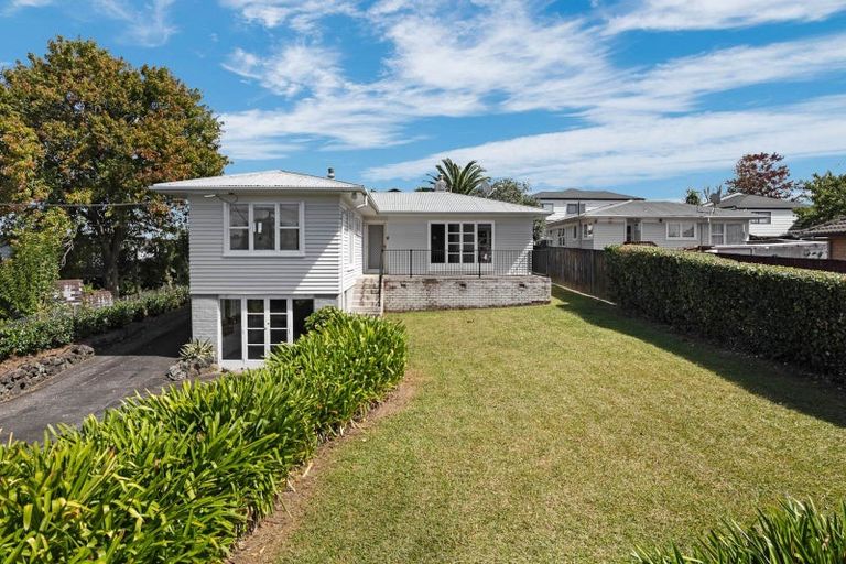 Photo of property in 4 Longburn Road, Henderson, Auckland, 0610
