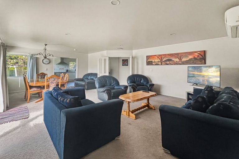 Photo of property in 4 Capricorn Place, Kawaha Point, Rotorua, 3010